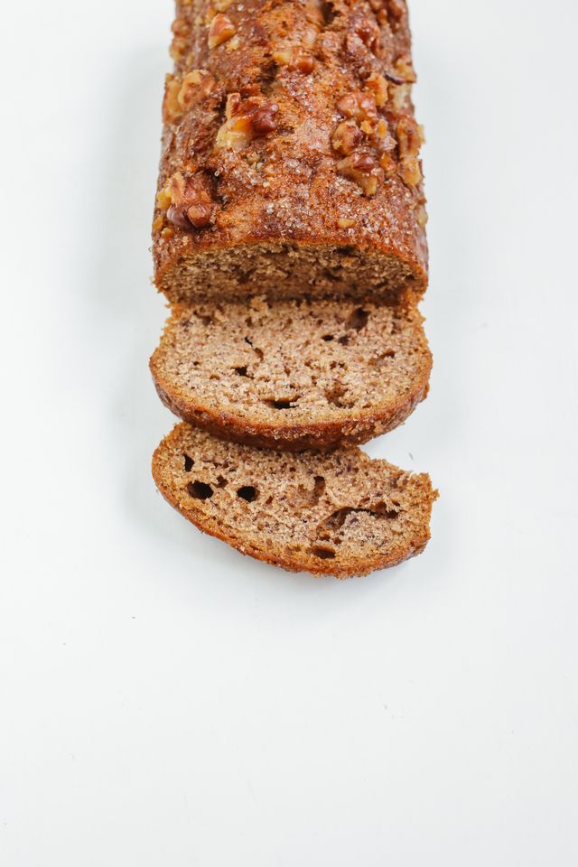 Walnut loaf cake with slices